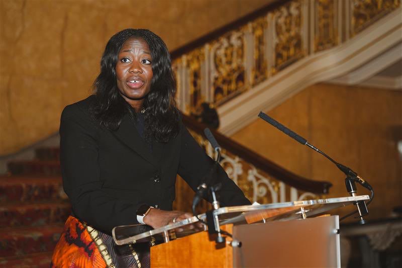 First UK junior minister resigns calling for Starmer to quit